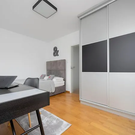 Bright Okrzei In Near Pge By Renters Διαμέρισμα